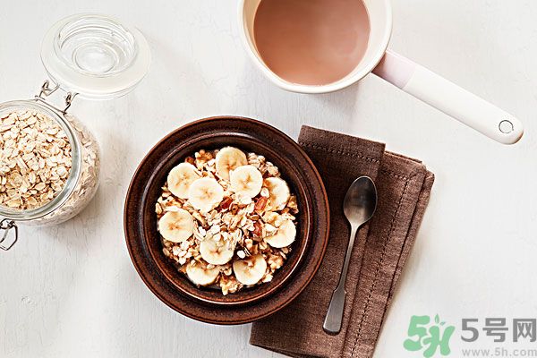 夏天吃燕麥好嗎？夏天吃燕麥有什么好處？