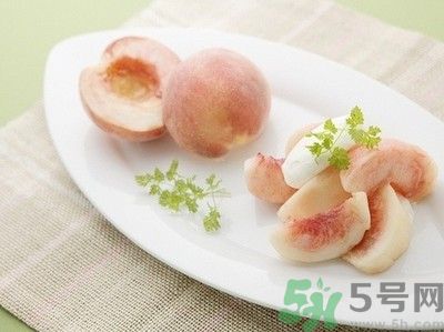 吃桃子臉上癢是怎么回事？吃桃子臉上癢怎么辦？