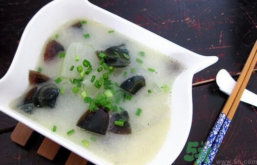 冬瓜和皮蛋一起吃能降火嗎？冬瓜能和皮蛋一起吃嗎？