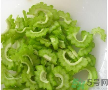 苦瓜和皮蛋一起吃能降火嗎？苦瓜能和皮蛋一起吃嗎？