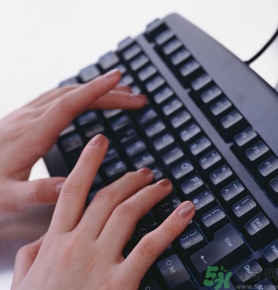 鍵盤有油是什么原因？鍵盤有油怎么辦？