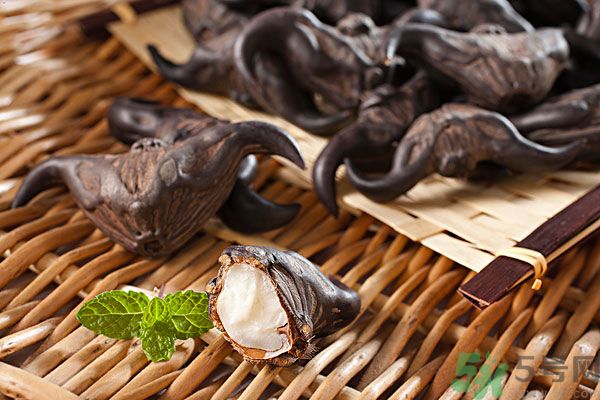 菱角汁染色怎么辦？菱角汁怎么洗掉？