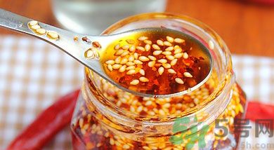 夏天辣椒油要放冰箱嗎？辣椒油可以放冰箱嗎？