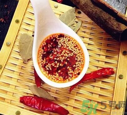 夏天辣椒油要放冰箱嗎？辣椒油可以放冰箱嗎？