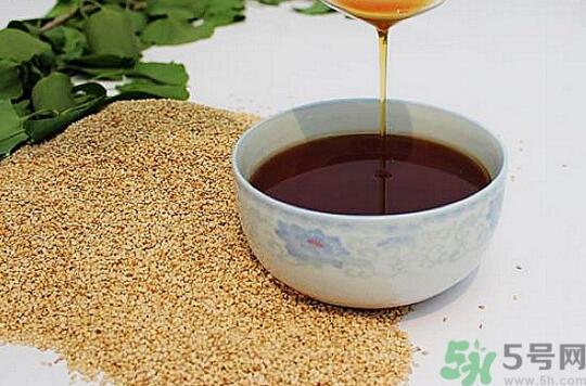 夏天小磨油要不要放冰箱？小磨油可不可以放冰箱？