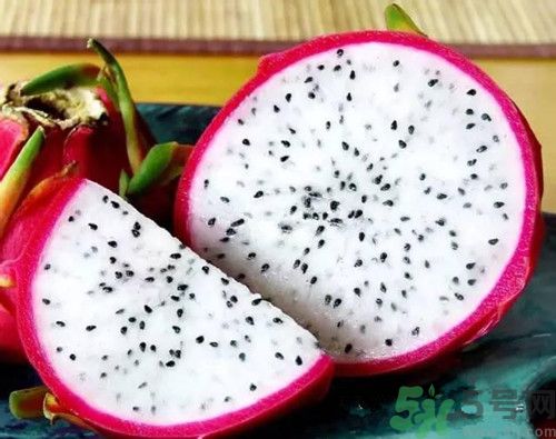 火龍果和蘋(píng)果可以一起吃嗎?火龍果和蘋(píng)果可以一起榨汁吃嗎?