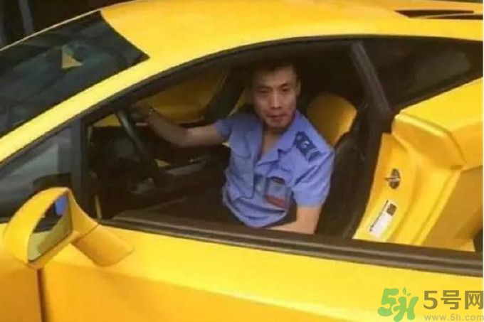 開蘭博基尼上下班的人是誰？開蘭博基尼上下班開的是哪輛公交車？