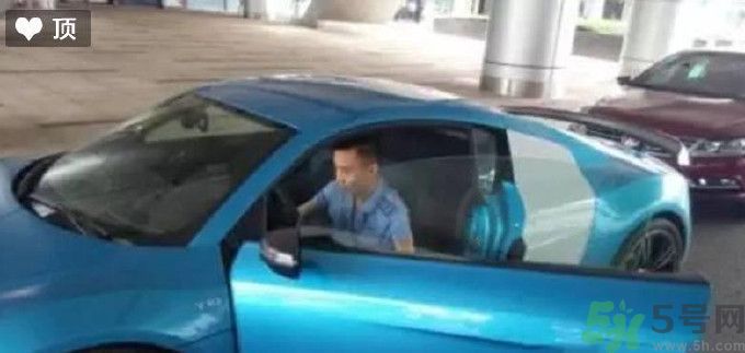 開蘭博基尼上下班的人是誰？開蘭博基尼上下班開的是哪輛公交車？