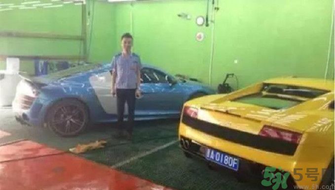 開蘭博基尼上下班的人是誰？開蘭博基尼上下班開的是哪輛公交車？