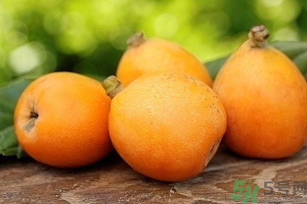 枇杷能跟百合一起煮嗎？ 枇杷能和銀耳一起煮嗎？