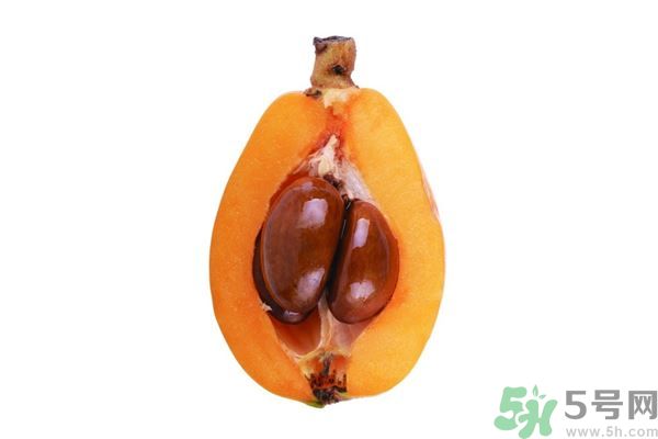 枇杷能跟百合一起煮嗎？ 枇杷能和銀耳一起煮嗎？