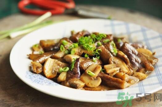 茄子可以炒蘑菇嗎？茄子炒蘑菇吃好嗎？