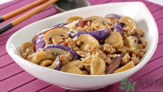 茄子可以炒蘑菇嗎？茄子炒蘑菇吃好嗎？