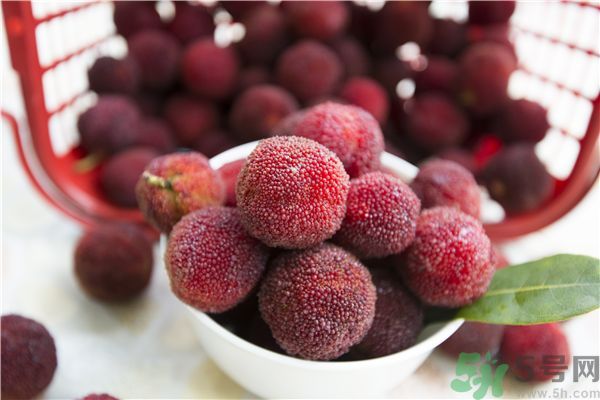 吃楊梅過敏怎么辦？楊梅過敏癥狀有哪些？