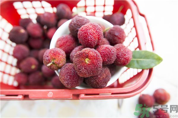 吃楊梅過敏怎么辦？楊梅過敏癥狀有哪些？