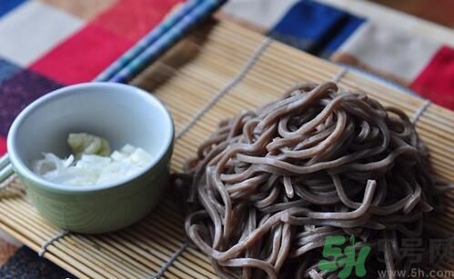 蕎麥怎么做成面條？蕎麥面條怎么做好吃？