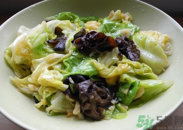 包菜可以和木耳一起炒嗎？包菜和木耳可以一起吃嗎？