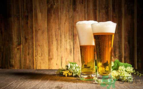 過期啤酒能喝嗎？過期啤酒喝了會怎么樣？