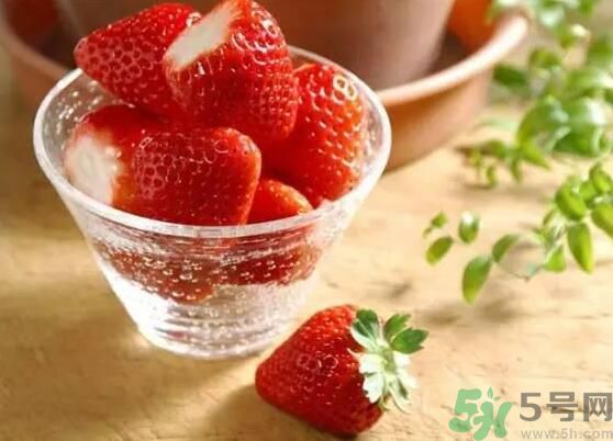 楊梅可以和草莓一起吃嗎？楊梅能和草莓一起吃嗎？