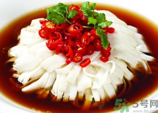 吃中藥可以吃涼皮嗎？喝中藥吃涼皮會(huì)減小藥性嗎？