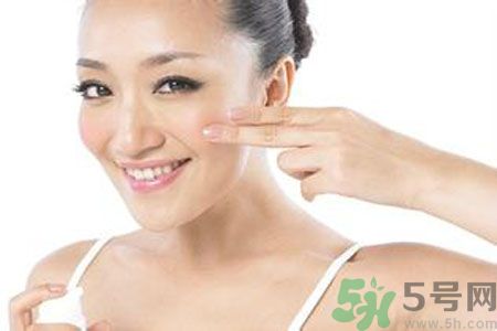 為什么夏天容易長雀斑？夏天長雀斑了怎么辦？