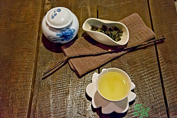 吃魚的時(shí)候能喝茶嗎？吃魚可以喝茶嗎？