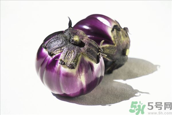 茄子里面有黑點(diǎn)能吃嗎？茄子里面黑了能吃嗎？