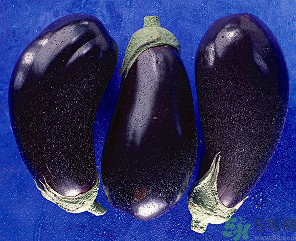 茄子里面有黑點(diǎn)能吃嗎？茄子里面黑了能吃嗎？