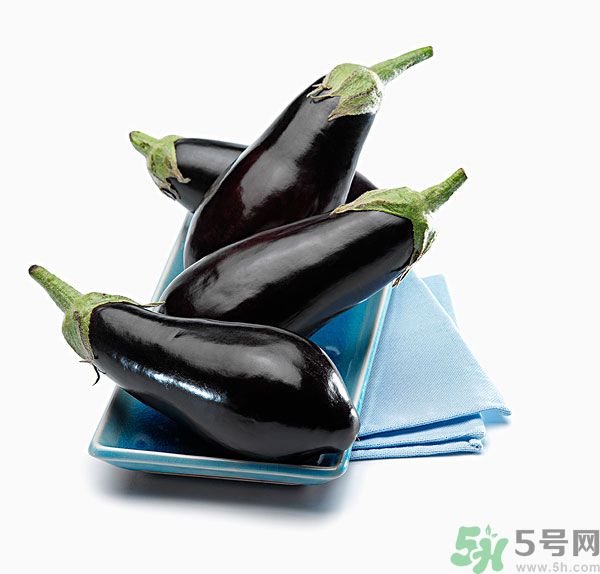 茄子里面發(fā)棕色能吃嗎？茄子里面有褐色能吃嗎？