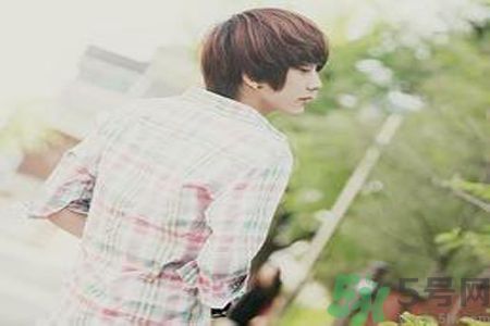 男生夏天長(zhǎng)痘痘是什么原因？男生夏天長(zhǎng)痘痘怎么辦？