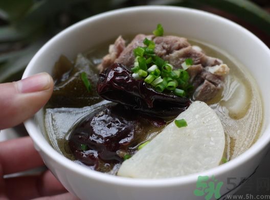 海帶排骨湯什么時候放鹽最好?海帶排骨湯加鹽的時間 海帶排骨湯什么時候放鹽最好?海帶排骨湯加鹽的時間