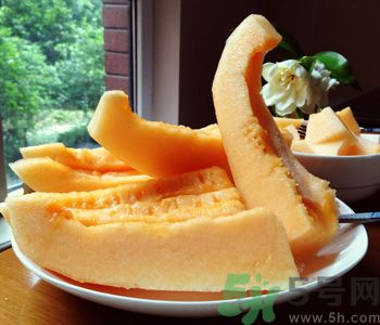 哈密瓜爛了一部分還能吃嗎？哈密瓜切掉爛的部分還可以吃嗎？