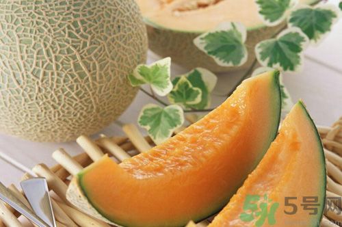 哈密瓜爛了一部分還能吃嗎？哈密瓜切掉爛的部分還可以吃嗎？