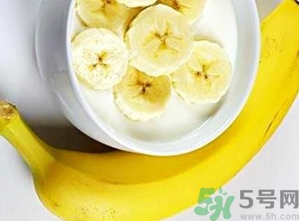 吃香蕉可以喝可樂嗎？喝可樂可以吃香蕉嗎？