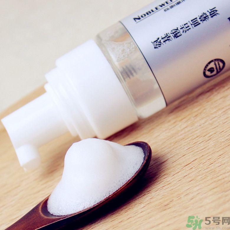 優(yōu)美成分零負(fù)擔(dān)清透水感凝霜適合什么年齡？優(yōu)美成分零負(fù)擔(dān)清透水感凝霜怎么樣？