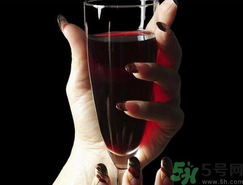 備孕期間女性能喝酒嗎？備孕的女性可以喝酒嗎？