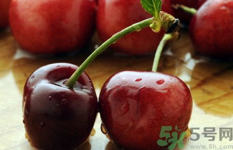 櫻桃可以和香蕉一起吃嗎?櫻桃能和香蕉同吃嗎? 櫻桃可以和香蕉一起吃嗎?櫻桃能和香蕉同吃嗎?