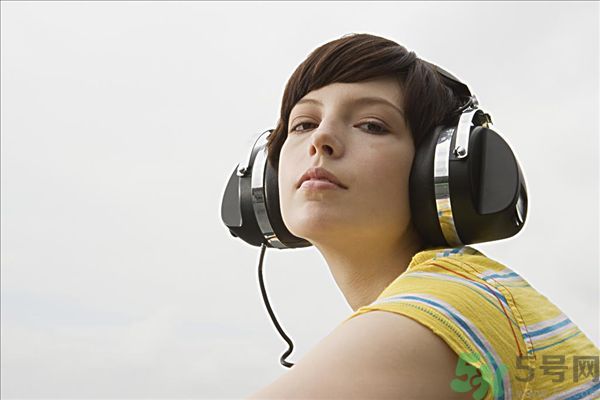 蹺二郎腿臉會變大嗎？蹺二郎腿會讓臉變大嗎？