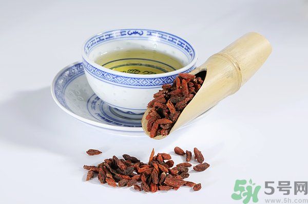 泡枸杞要用開水嗎？泡枸杞的水越熱越好嗎？