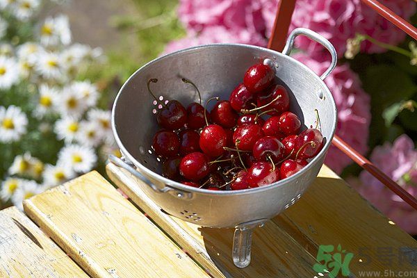 櫻桃核有毒嗎？吃櫻桃核會(huì)中毒嗎？