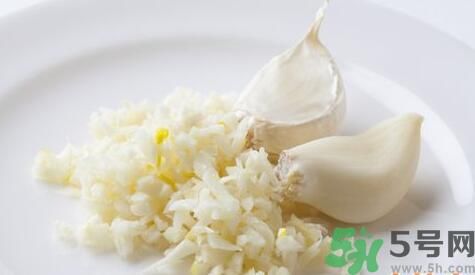 吃粽子時可以就大蒜嗎？粽子可以和大蒜一起吃嗎？