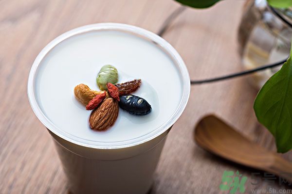 吃山楂能喝酸奶嗎？山楂和酸奶能一起吃嗎？