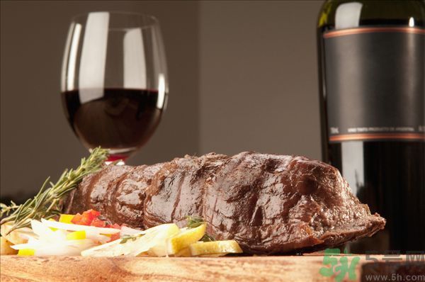 女生喝紅酒有什么好處？女生喝紅酒好嗎？