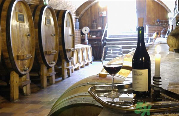 女生喝紅酒有什么好處？女生喝紅酒好嗎？