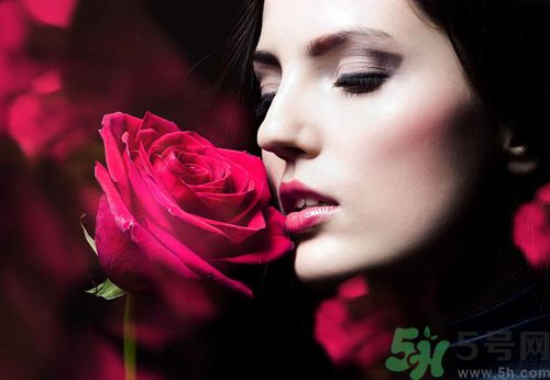 女性喝菖蒲酒有什么好處？女性喝菖蒲酒可以調(diào)經(jīng)嗎？