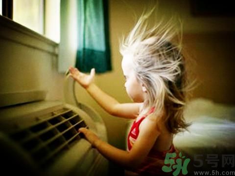 吹空調(diào)房間干燥怎么辦？吹空調(diào)怎么保濕？
