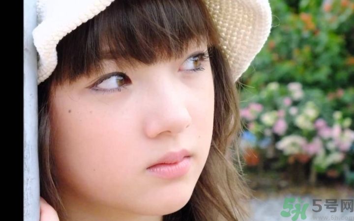 15歲變聲正常嗎？女生15歲才變聲正不正常？