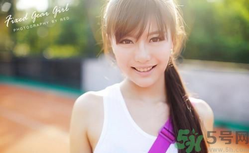 15歲變聲正常嗎？女生15歲才變聲正不正常？