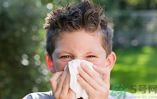 打噴嚏不閉眼睛會怎么樣?打噴嚏不閉眼睛會把眼球震出來么