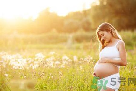 孕婦應(yīng)該穿內(nèi)衣嗎？懷孕多久要穿內(nèi)衣？